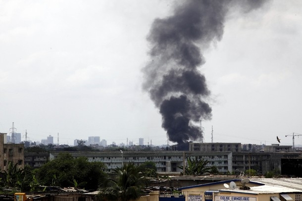 Abidjan: Gbagbo résiste dans son bunker, Abidjan plonge dans la terreur